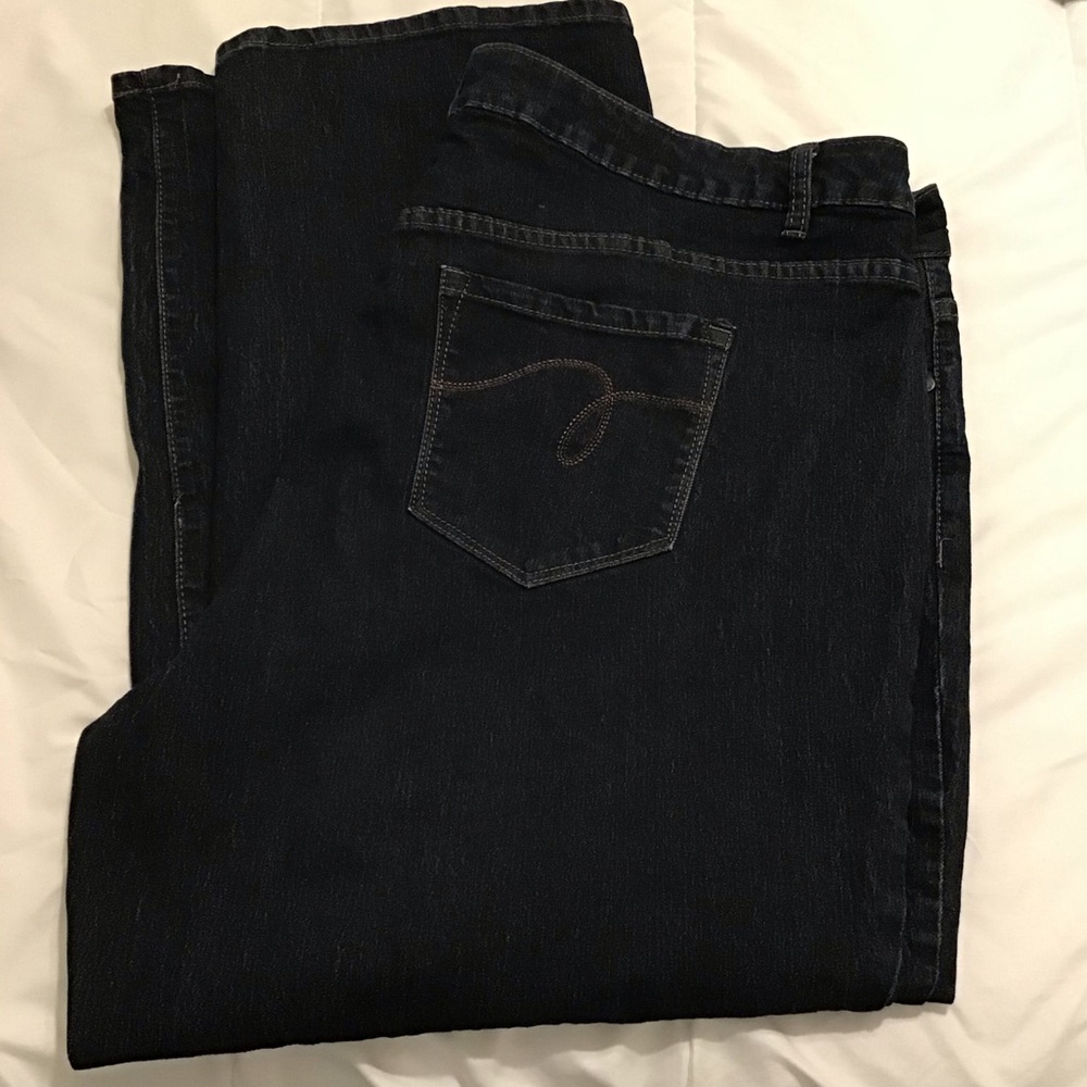 EUC Avenue straight leg jeans 26WP